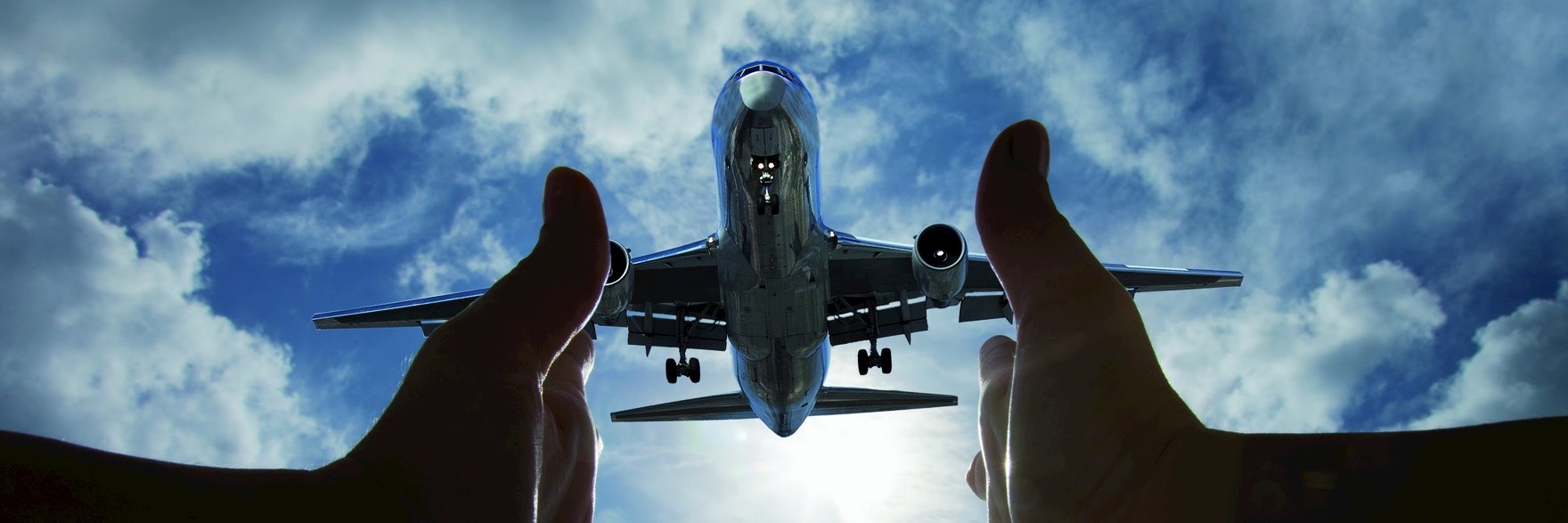 HQ_IMG_Airplane_With_Hands.tif